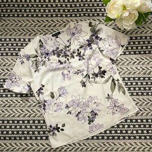 ✨2/20$✨NWOT DYNAMITE V-Neck Graphic Blouse